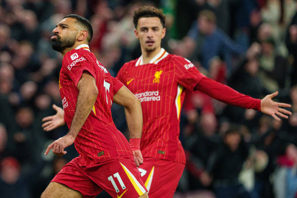 著其他隊員 著其他隊員